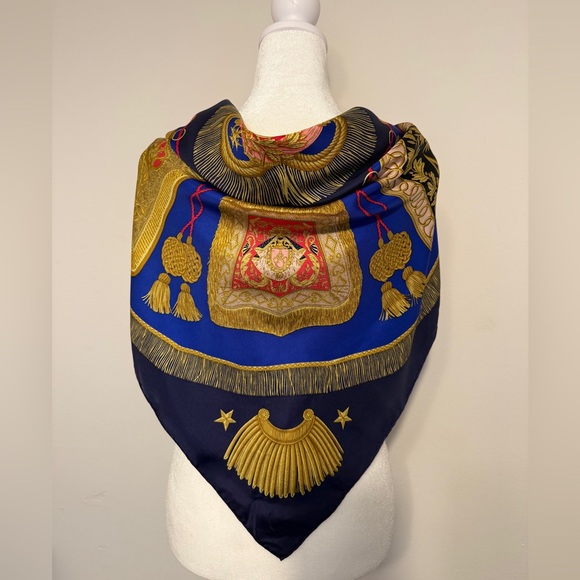 [SOLD]  Authentic Hermès “Poste et Cavalerie” Silk Scarf - Picture 6 of 13